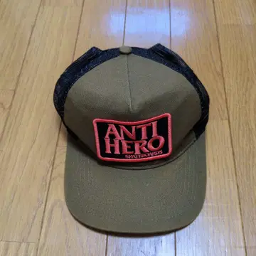 ANTI HERO 메쉬 캡 올리브 블랙