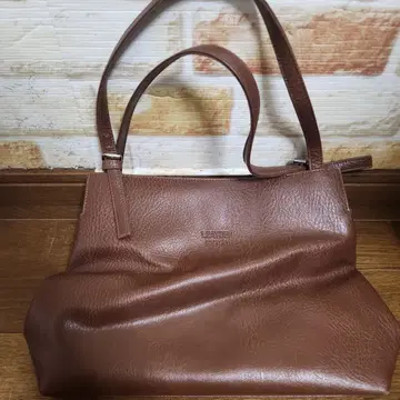 브라운 가죽 숄더백
