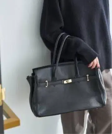 AULENTTI/오우렌티 ME TOTE 가죽 블랙 숄더백