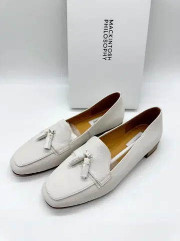 새상품 매킨토시 로퍼 화이트 23.5cm
