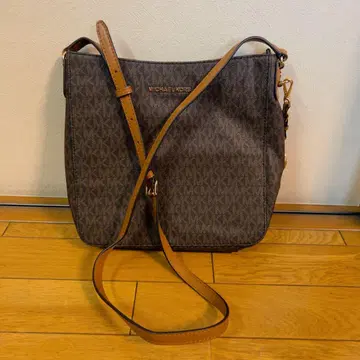 마이클코어스 MICHAEL KORS 가죽 숄더백