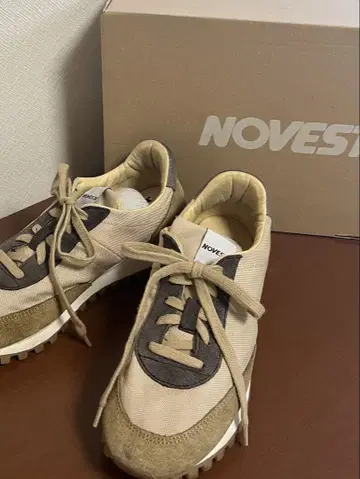 NOVESTA 베이지/브라운 스니커즈