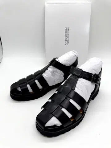 새상품 매킨토시 글루카 샌들 블랙 23.0cm