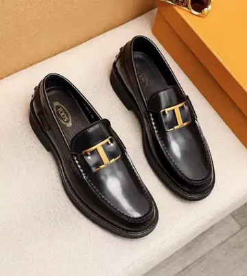 Tod's 블랙 로퍼 골드 버클 42