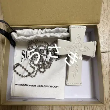 Sculptor Cross Leather Strap Wallet 화이트