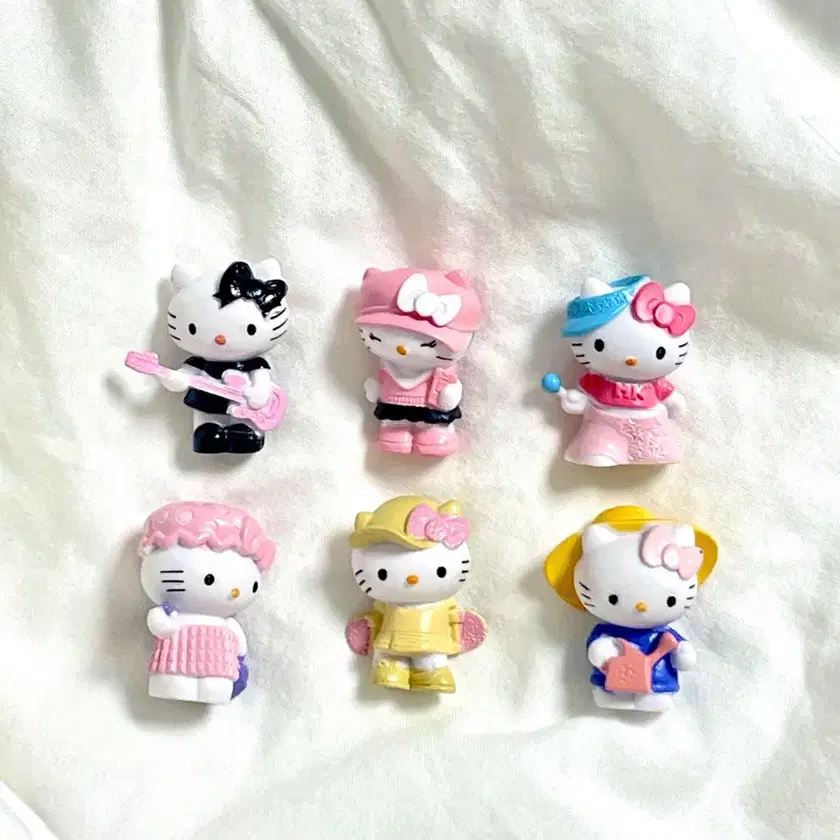 ✫新品未開封品　HELLO KITTY ROOKIES フィギュアセット ✫ Genuine Kitty Figure on Bunjang Global Site.