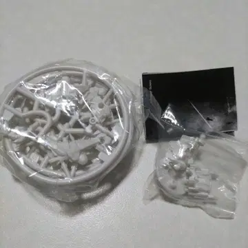 캡슐 머시너리 슬레이프니르 화이트