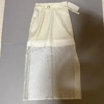 LILY BROWN 화이트 타이트 스커트