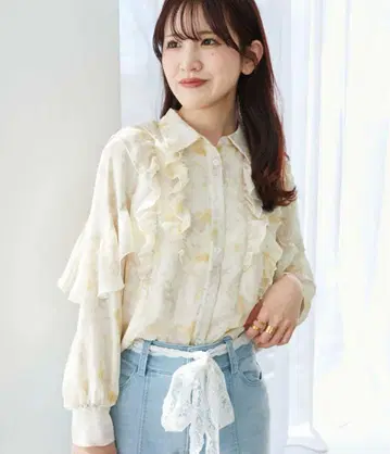 MAJESTIC LEGON 프릴 블라우스 M 사이즈 크림색
