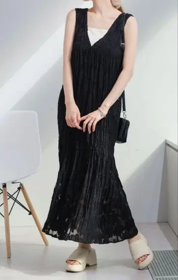 Kastane 시어 자카드 레이스 슬리브리스 원피스 블랙