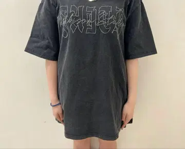 WASH 자수 크로스 티셔츠