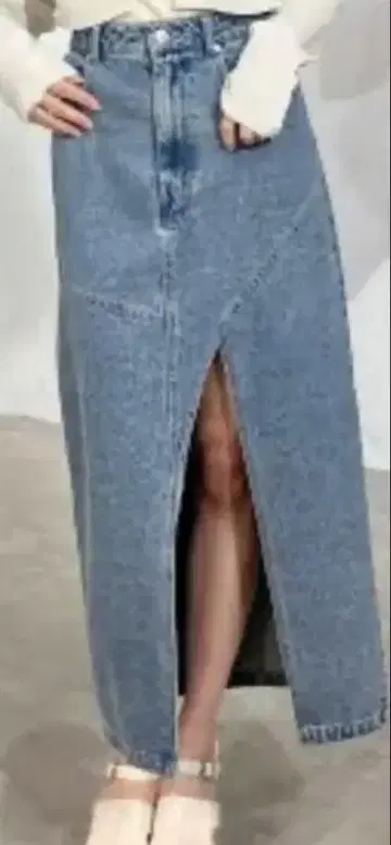 슬릿 데님 라이트 블루 스커트