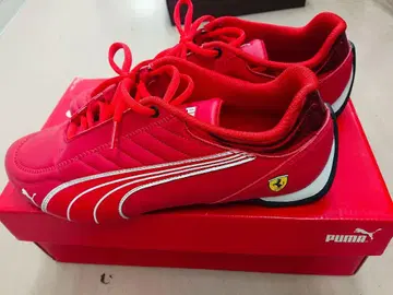Puma 페라리 로고 레드 스니커즈