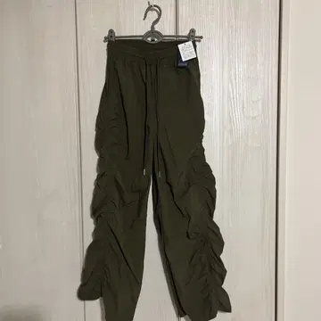 Boka nii 사이드 개더 팬츠