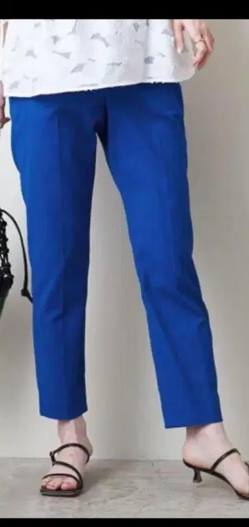 이번 시즌 상품 새상품급. 로얄 블루 얇은 소재 스틱 팬츠 80% 할인!