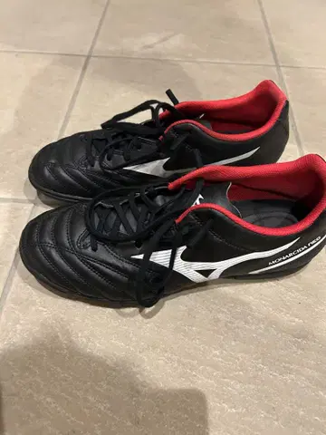 Mizuno 모나르시다 2 블랙/레드 풋살화