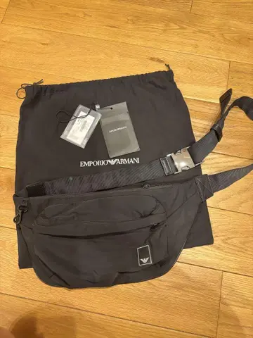 EMPORIO ARMANI 바디백 블랙