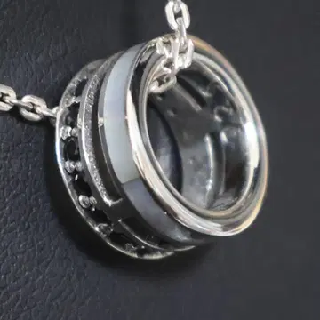 블랙 오닉스가 빛나는 원형 탑 매력 실버 925 펜던트 참