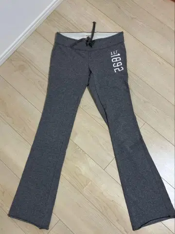 Abercrombie & Fitch 그레이 플레어 팬츠 XS