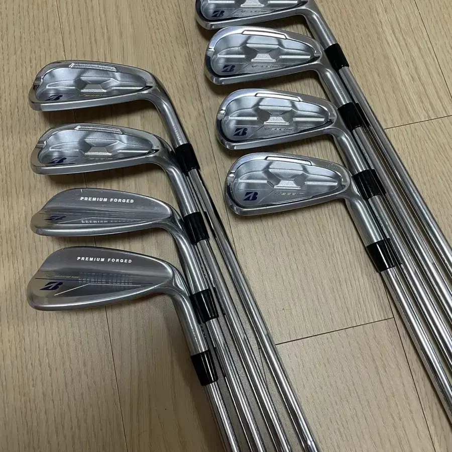 【超美品8本セット】BRIDGESTONE GOLF v300アイアン ツアーステージじゃないですよね？ 韓国で人気のアイアン「V300
