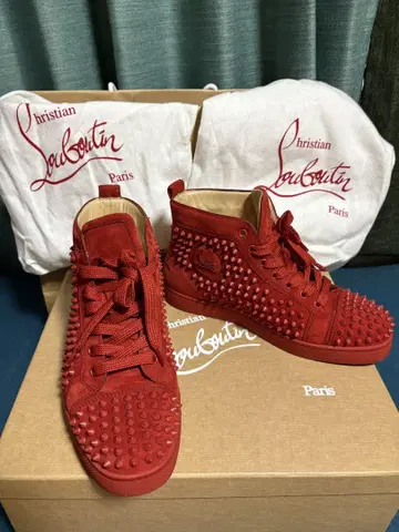 Christian Louboutin 빨간색 스터드 하이컷 스니커즈