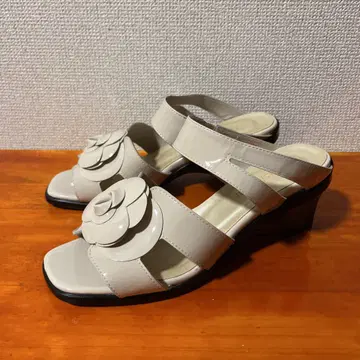 새상품급 힐즈 애비뉴 아이보리 샌들 23cm