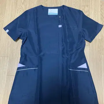 앙파미에 흰옷 M 사이즈 셔츠