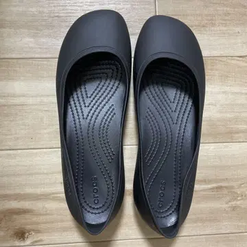 crocs 블랙 플랫슈즈 W-7