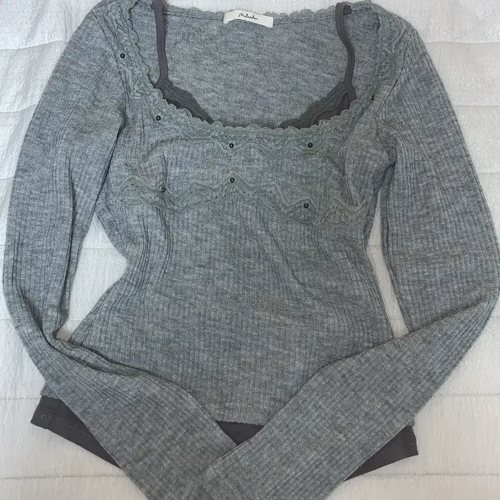 【U LAN】Greil Sleeveless Layered Long Sleeve Knit Avely Zigzag Sleeveless Layered Long Sleeve Knit T-shirt