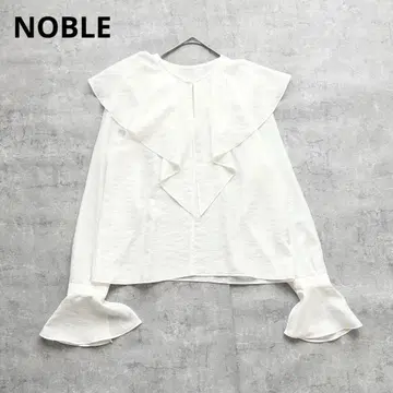 새상품급 NOBLE 브라이트 시어 프릴 블라우스 화이트 레이온 혼방 노블