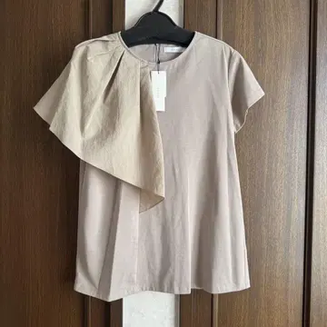 SCOTCLUB 계열 페넬 아시메 프릴 티셔츠
