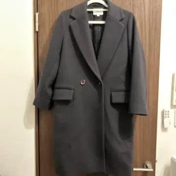 그레이 더블 버튼 체스터 코트