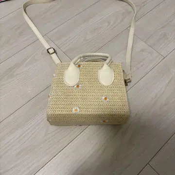 꽃무늬 자수 바스켓백 베이지