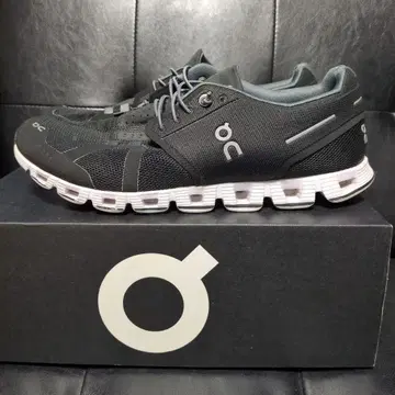 On 러닝화 Black/White
