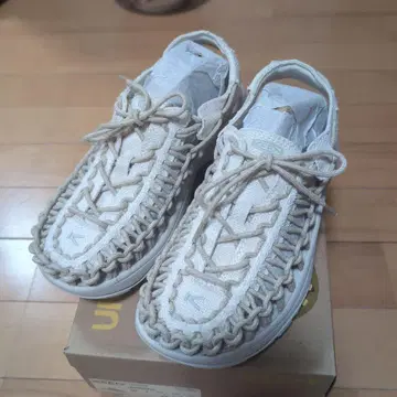KEEN UNEEK ASTORIA CANVAS 24