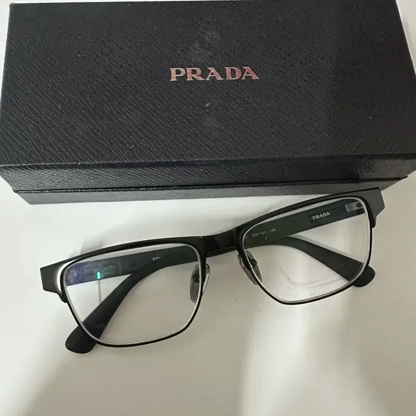 PRADA ラウンド型サングラス ブラウン ケース付き PRADA トータスシェル ラウンド型サングラス - メルカリ
