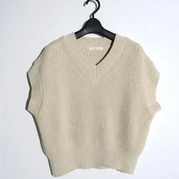 Plage Lily short 베스트 프렌치 슬리브 숏 기장 베스트