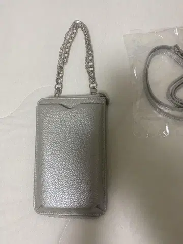 실버 스마트폰 숄더백