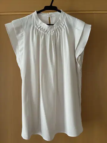 아이보리 반팔 블라우스 M 사이즈