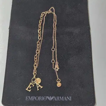 EMPORIO ARMANI 목걸이 EA 참 포함 골드 색상 박스 포함