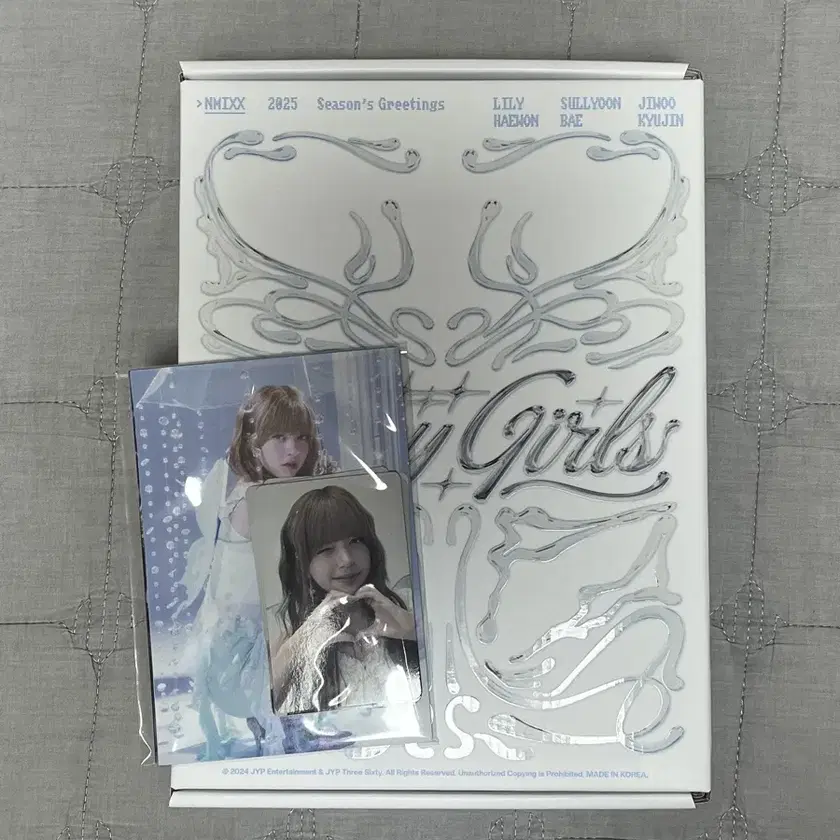 NMIXX | 엔믹스 Nmixx 2025 Season's Greetings, includes pre