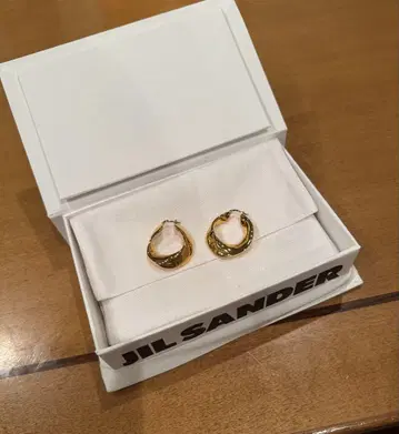 JIL SANDER 골드 후프 귀걸이