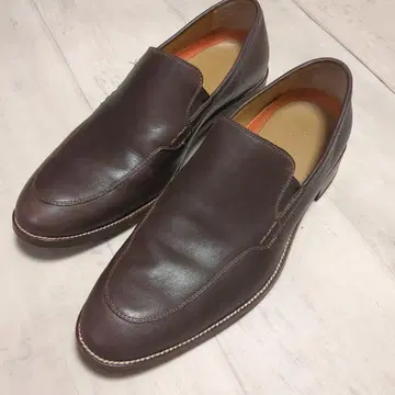 콜한 브라운 가죽 슬립온 로퍼