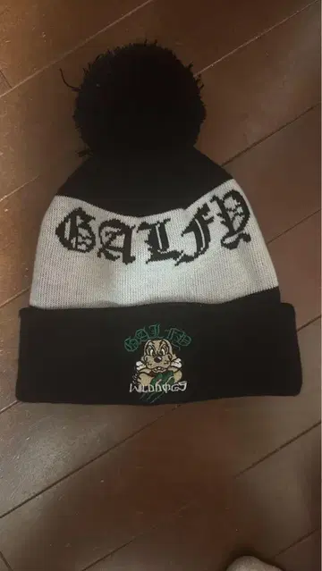[GALFY] 폼폼 포함 자카드 자수 니트 비니 캡