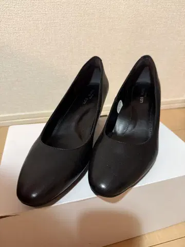 [새상품] 펌프스 미들힐 블랙 25.5cm