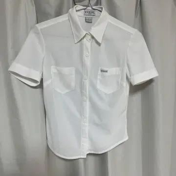 GUESS 화이트 반팔 셔츠