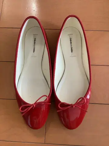 에나멜 페이턴트 발레 슈즈