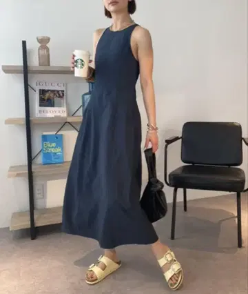 HANNE 나일론 스티치 민소매 원피스 아메슬리 네이비