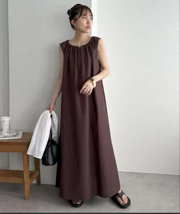 카라 개더 민소매 원피스