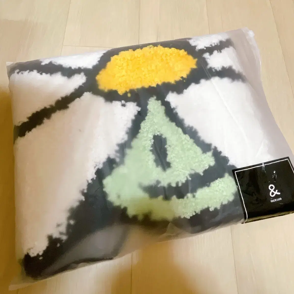 ZO&FRIENDS ZOA FACE LUG g-dragon G-DRAGON – ZO&FRIENDS 1st POP-UP